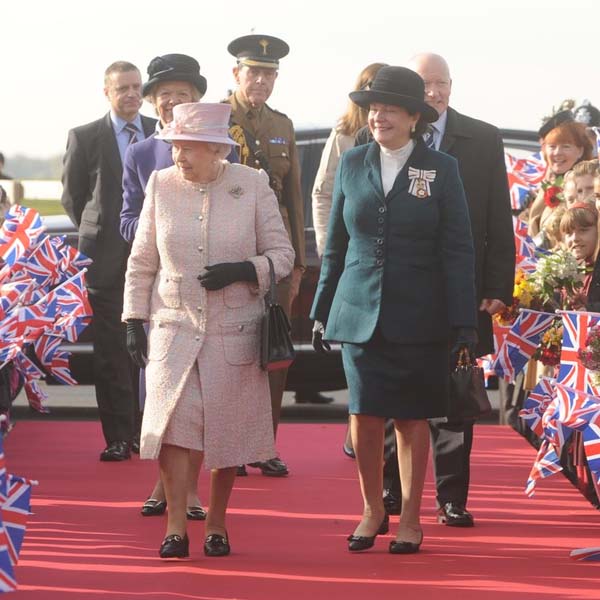 HM Queen Statue Reveal Newmarket